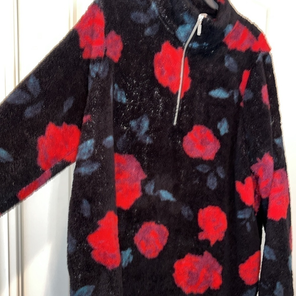 Lane Bryant LIVI 1/4 zip black cozy fleece red rose floral romantic size 18/20 - Picture 4 of 10